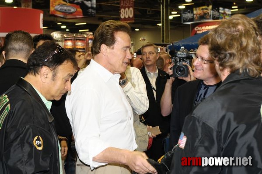 Arnold Classic 2009 - Arnold Schwarzenegger # Armwrestling # Armpower.net