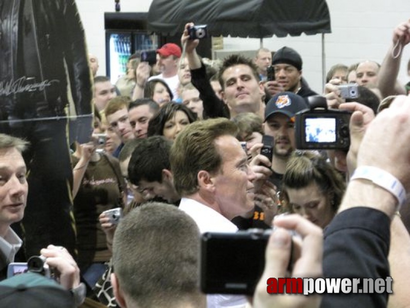 Arnold Classic 2009 - Arnold Schwarzenegger # Armwrestling # Armpower.net