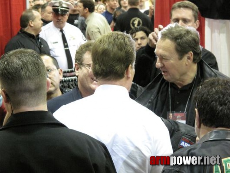 Arnold Classic 2009 - Arnold Schwarzenegger # Armwrestling # Armpower.net