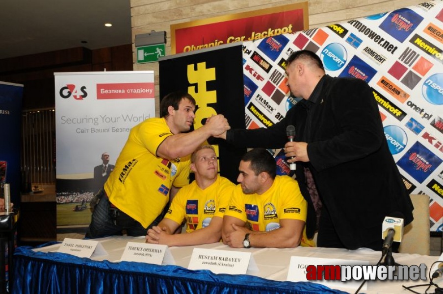 Nemiroff 2009 - Day 1 - Left hand # Siłowanie na ręce # Armwrestling # Armpower.net