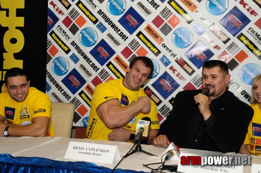 Nemiroff 2009 - Day 1 - Left hand # Siłowanie na ręce # Armwrestling # Armpower.net