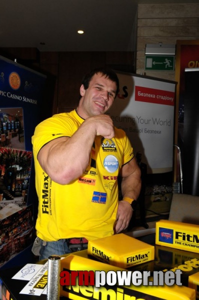 Nemiroff 2009 - Day 1 - Left hand # Siłowanie na ręce # Armwrestling # Armpower.net