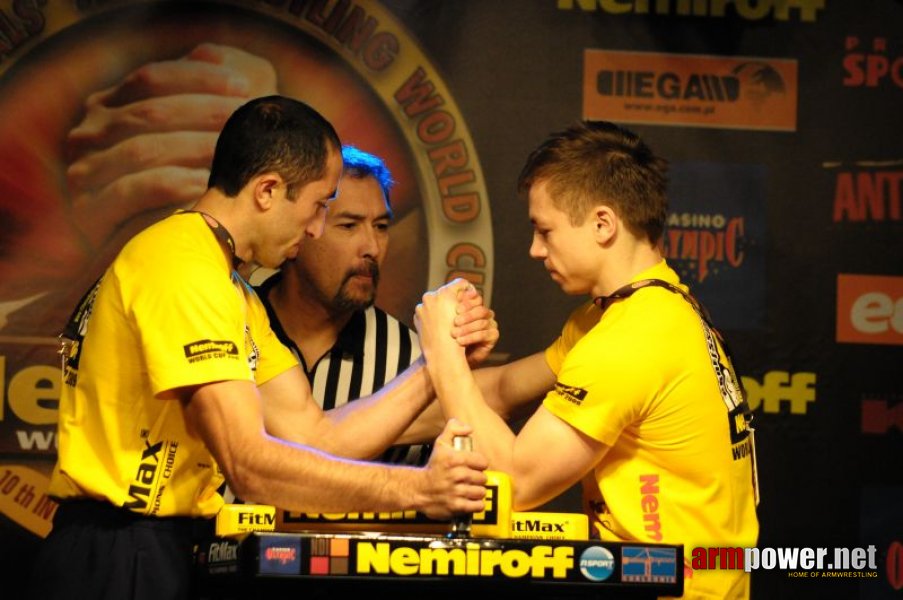 Nemiroff 2009 - Day 1 - Left hand # Siłowanie na ręce # Armwrestling # Armpower.net