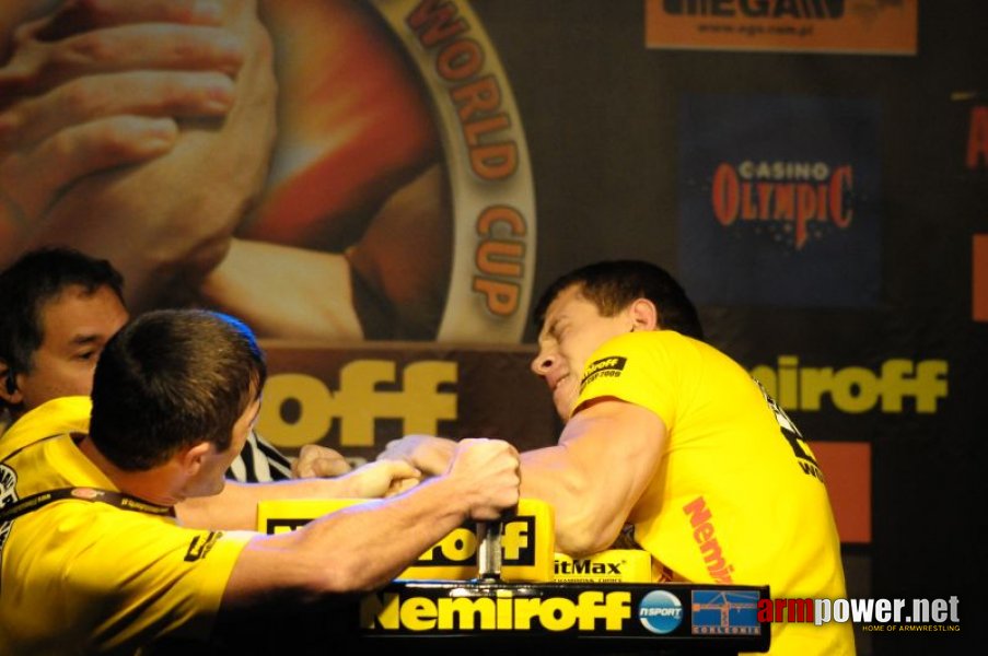 Nemiroff 2009 - Day 1 - Left hand # Siłowanie na ręce # Armwrestling # Armpower.net