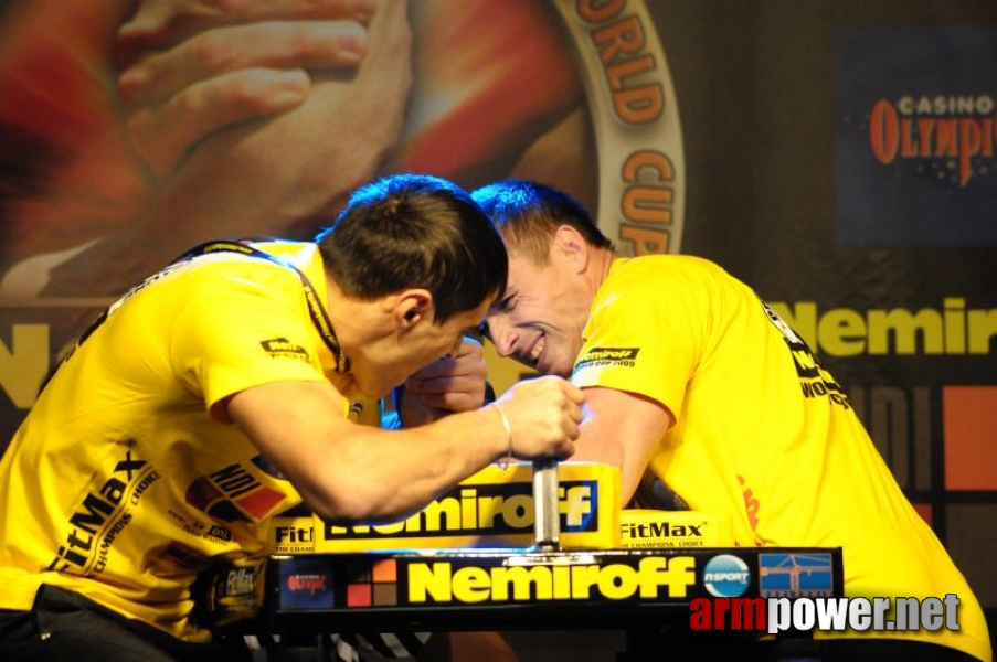 Nemiroff 2009 - Day 1 - Left hand # Siłowanie na ręce # Armwrestling # Armpower.net