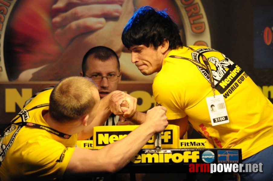 Nemiroff 2009 - Day 1 - Left hand # Siłowanie na ręce # Armwrestling # Armpower.net