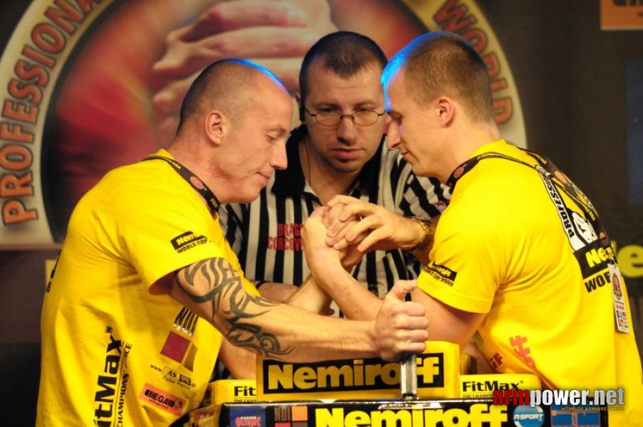 Nemiroff 2009 - Day 1 - Left hand # Siłowanie na ręce # Armwrestling # Armpower.net