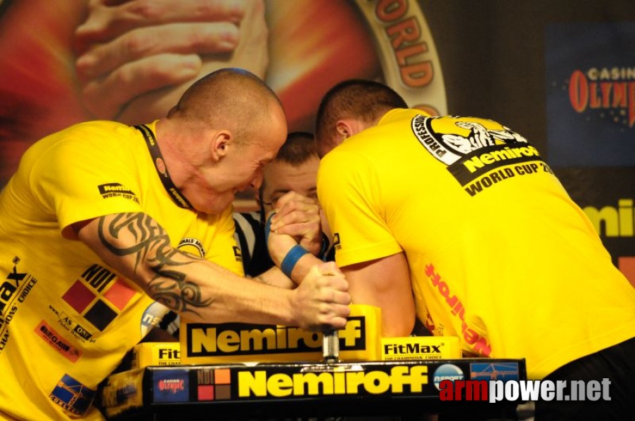 Nemiroff 2009 - Day 1 - Left hand # Siłowanie na ręce # Armwrestling # Armpower.net