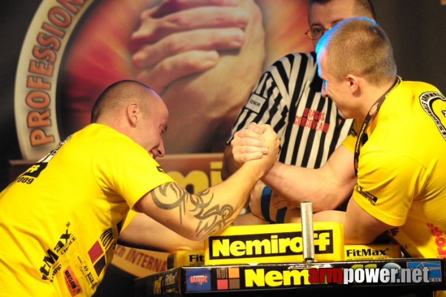 Nemiroff 2009 - Day 1 - Left hand # Siłowanie na ręce # Armwrestling # Armpower.net