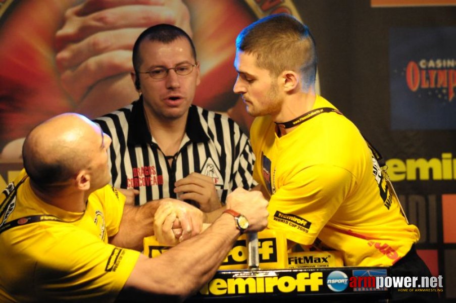 Nemiroff 2009 - Day 1 - Left hand # Siłowanie na ręce # Armwrestling # Armpower.net