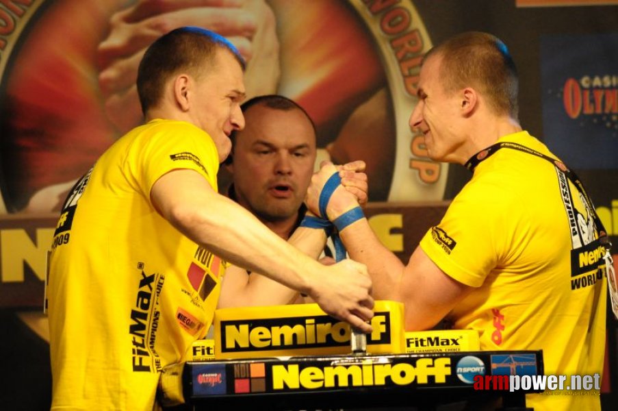 Nemiroff 2009 - Day 1 - Left hand # Siłowanie na ręce # Armwrestling # Armpower.net