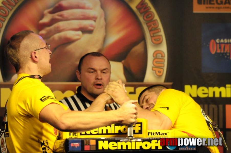 Nemiroff 2009 - Day 1 - Left hand # Siłowanie na ręce # Armwrestling # Armpower.net