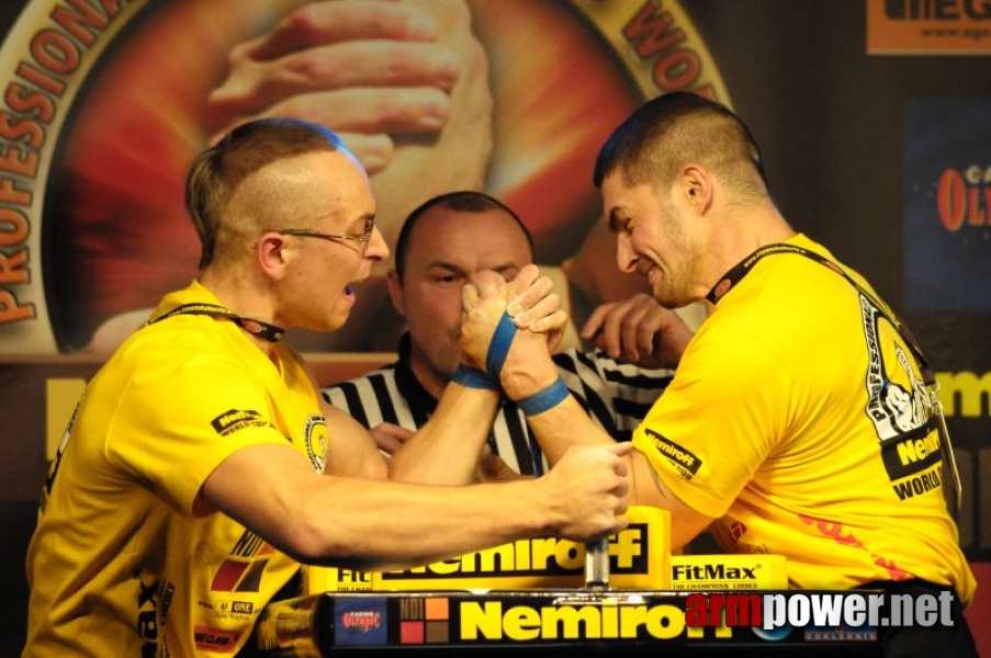 Nemiroff 2009 - Day 1 - Left hand # Siłowanie na ręce # Armwrestling # Armpower.net