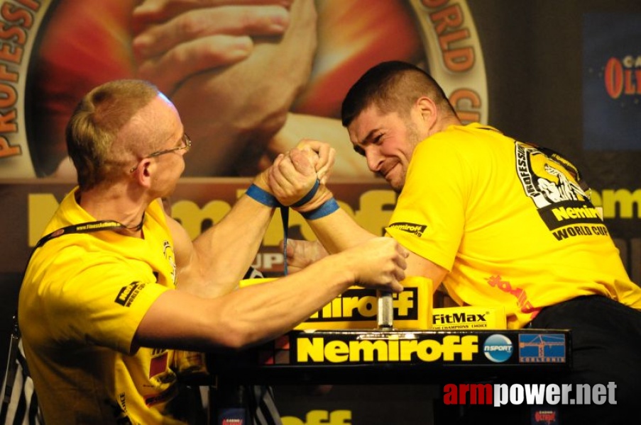 Nemiroff 2009 - Day 1 - Left hand # Siłowanie na ręce # Armwrestling # Armpower.net