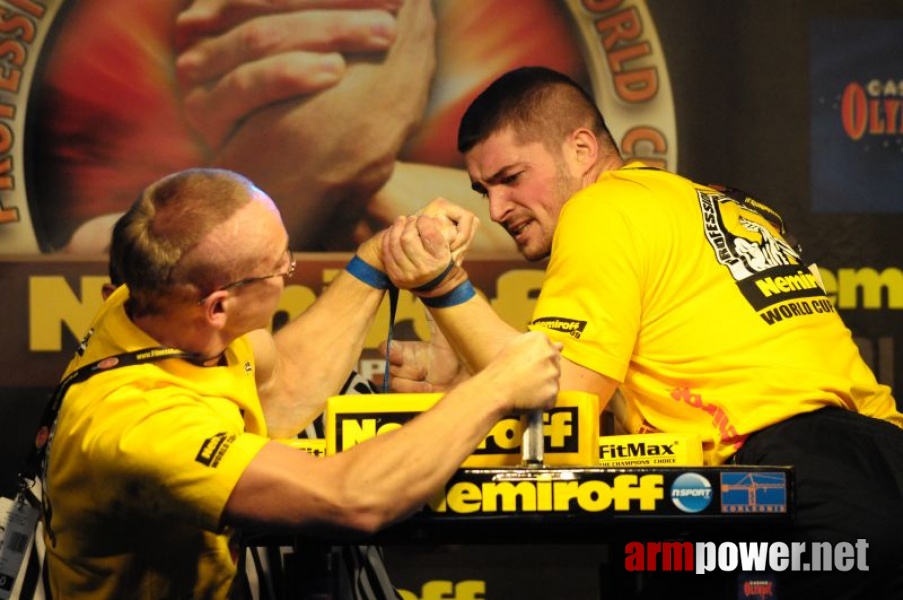 Nemiroff 2009 - Day 1 - Left hand # Siłowanie na ręce # Armwrestling # Armpower.net