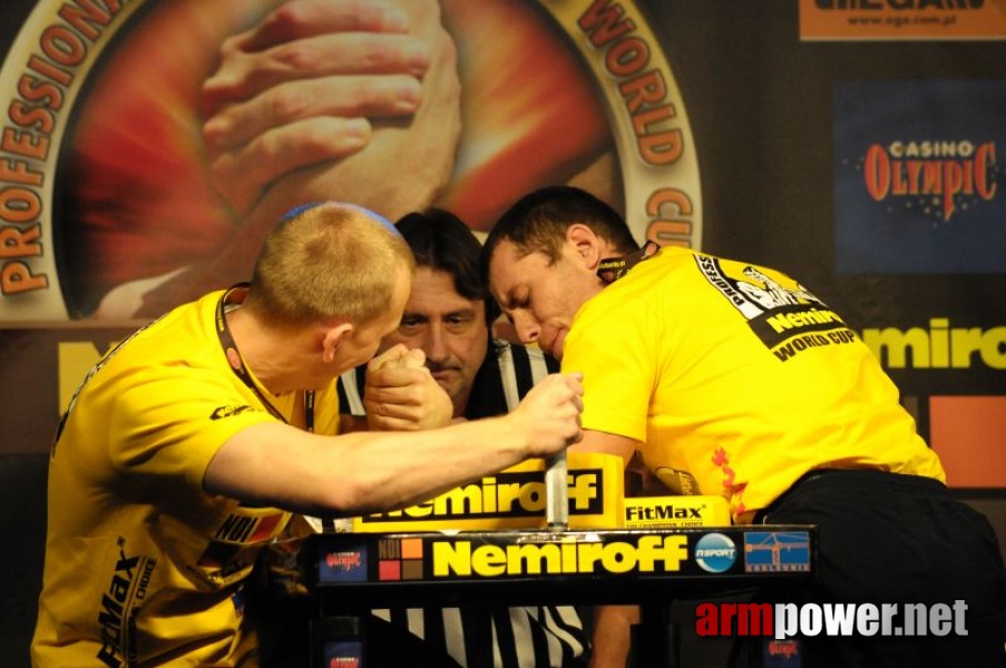 Nemiroff 2009 - Day 1 - Left hand # Siłowanie na ręce # Armwrestling # Armpower.net