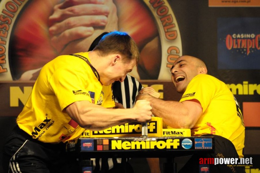 Nemiroff 2009 - Day 1 - Left hand # Siłowanie na ręce # Armwrestling # Armpower.net