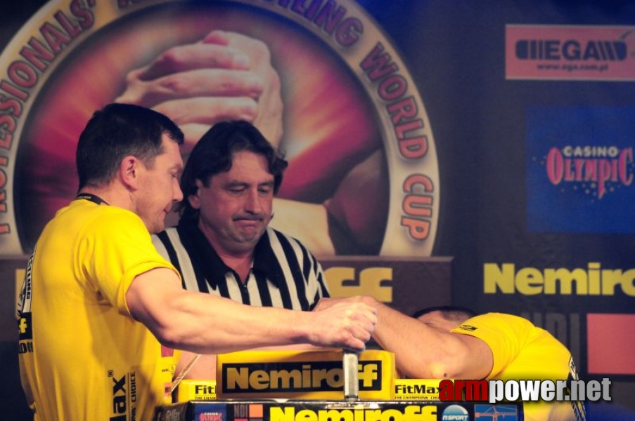 Nemiroff 2009 - Day 1 - Left hand # Siłowanie na ręce # Armwrestling # Armpower.net