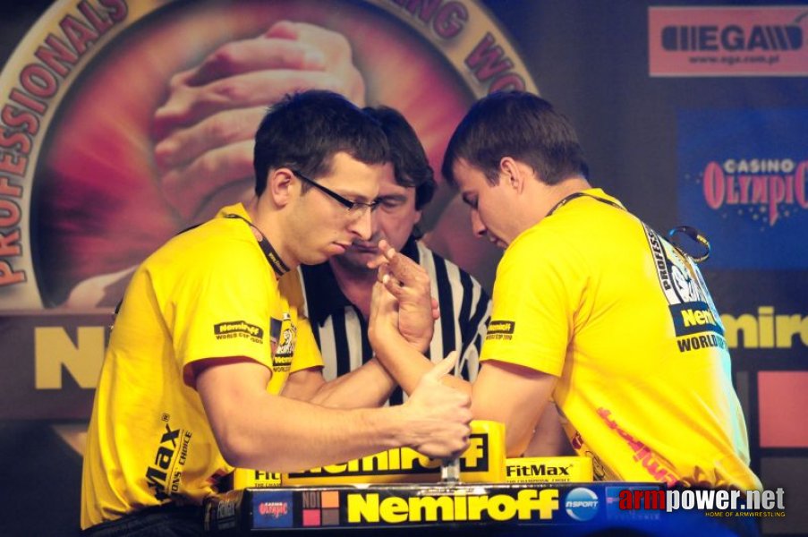 Nemiroff 2009 - Day 1 - Left hand # Siłowanie na ręce # Armwrestling # Armpower.net