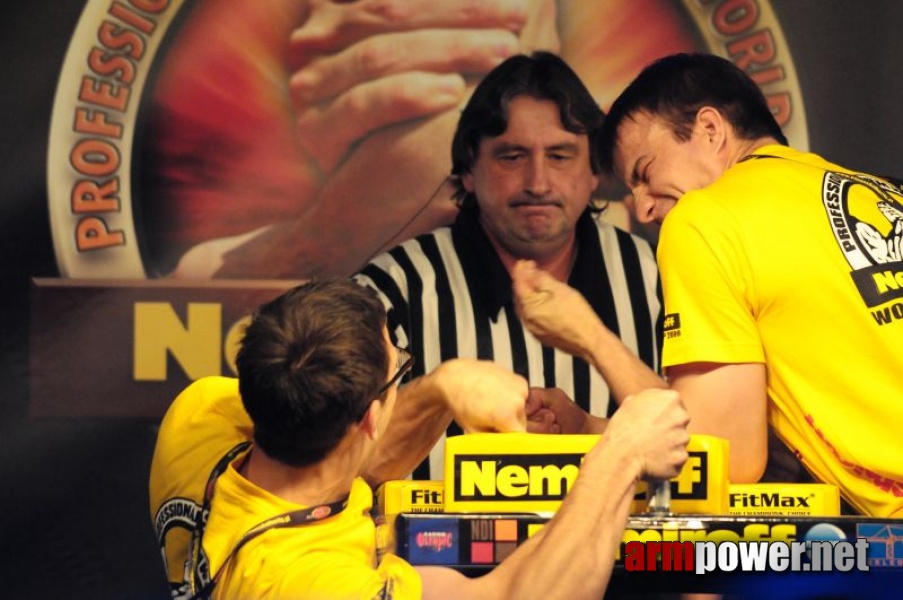 Nemiroff 2009 - Day 1 - Left hand # Siłowanie na ręce # Armwrestling # Armpower.net