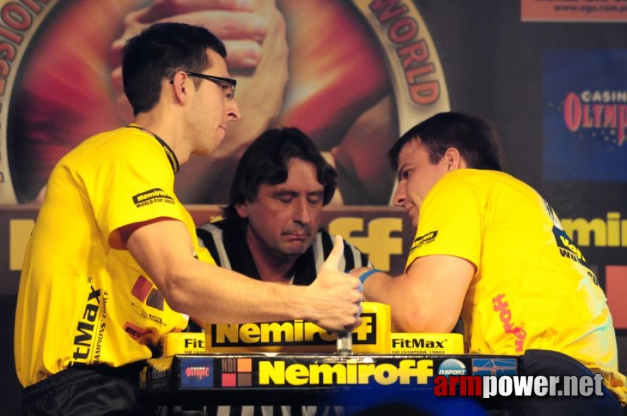 Nemiroff 2009 - Day 1 - Left hand # Siłowanie na ręce # Armwrestling # Armpower.net