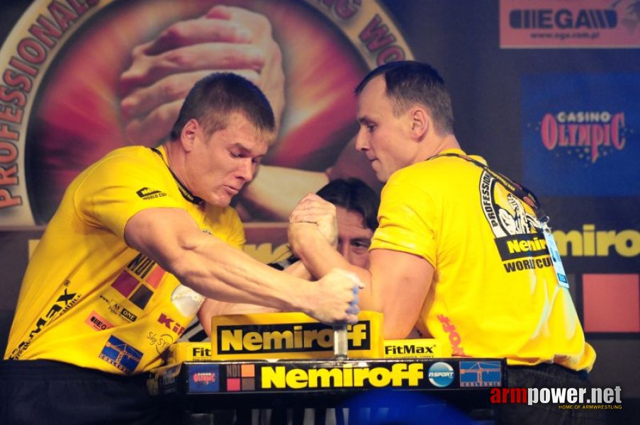 Nemiroff 2009 - Day 1 - Left hand # Siłowanie na ręce # Armwrestling # Armpower.net