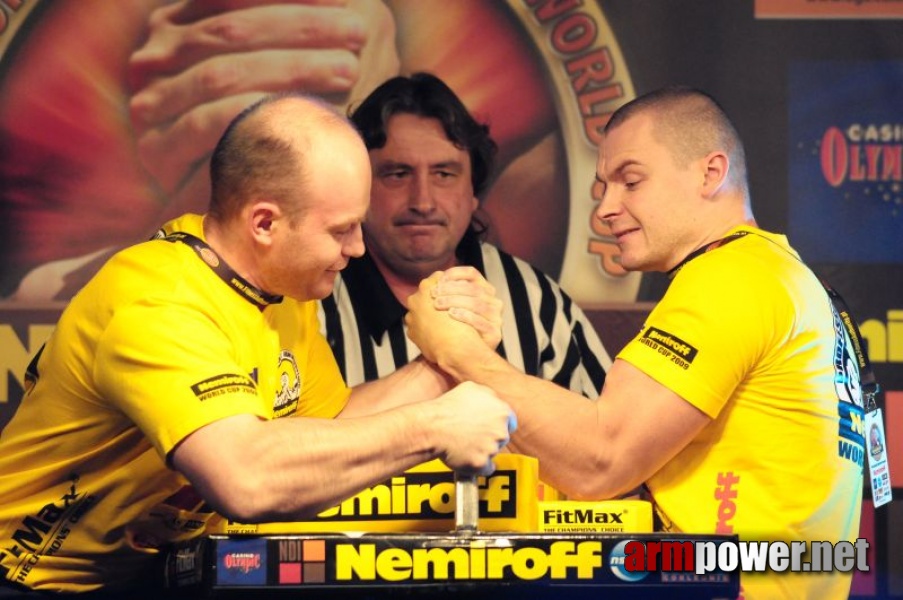 Nemiroff 2009 - Day 1 - Left hand # Siłowanie na ręce # Armwrestling # Armpower.net