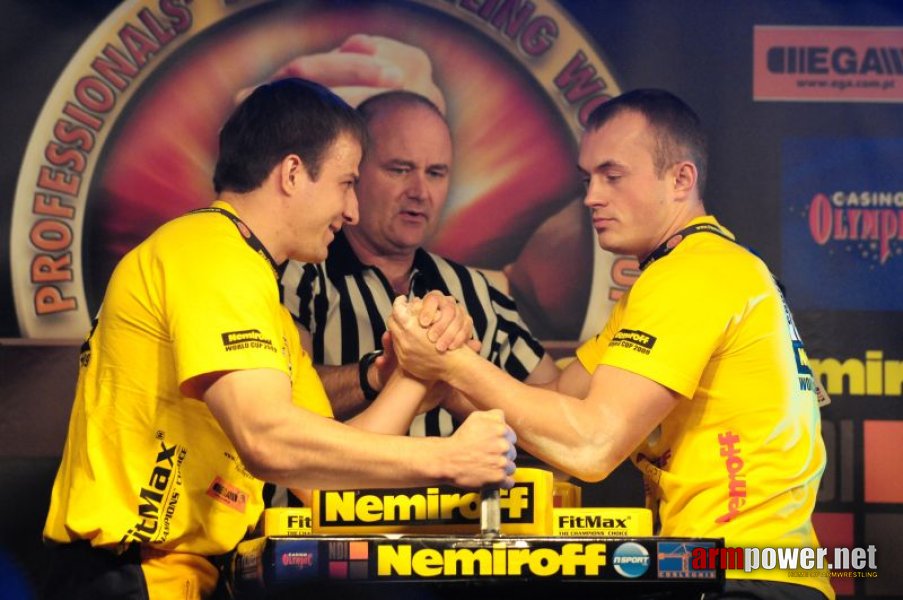 Nemiroff 2009 - Day 1 - Left hand # Siłowanie na ręce # Armwrestling # Armpower.net