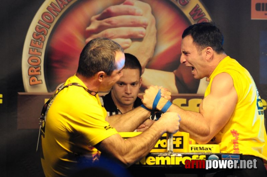 Nemiroff 2009 - Day 1 - Left hand # Siłowanie na ręce # Armwrestling # Armpower.net