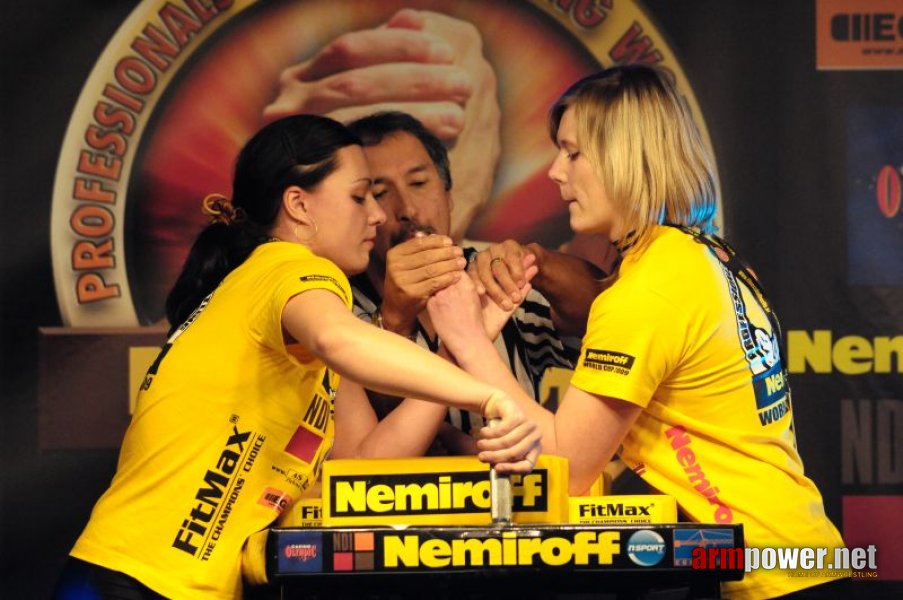 Nemiroff 2009 - Day 1 - Left hand # Siłowanie na ręce # Armwrestling # Armpower.net