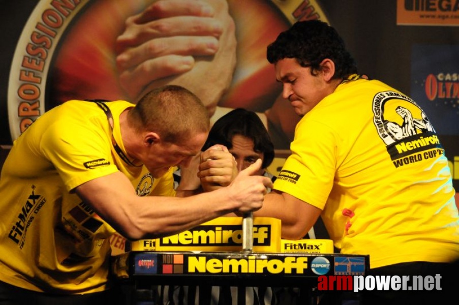 Nemiroff 2009 - Day 1 - Left hand # Siłowanie na ręce # Armwrestling # Armpower.net