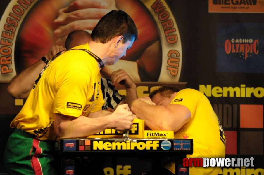 Nemiroff 2009 - Day 1 - Left hand # Siłowanie na ręce # Armwrestling # Armpower.net