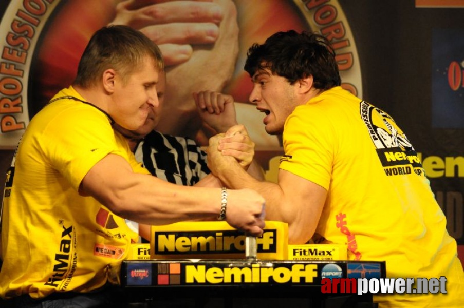 Nemiroff 2009 - Day 1 - Left hand # Siłowanie na ręce # Armwrestling # Armpower.net