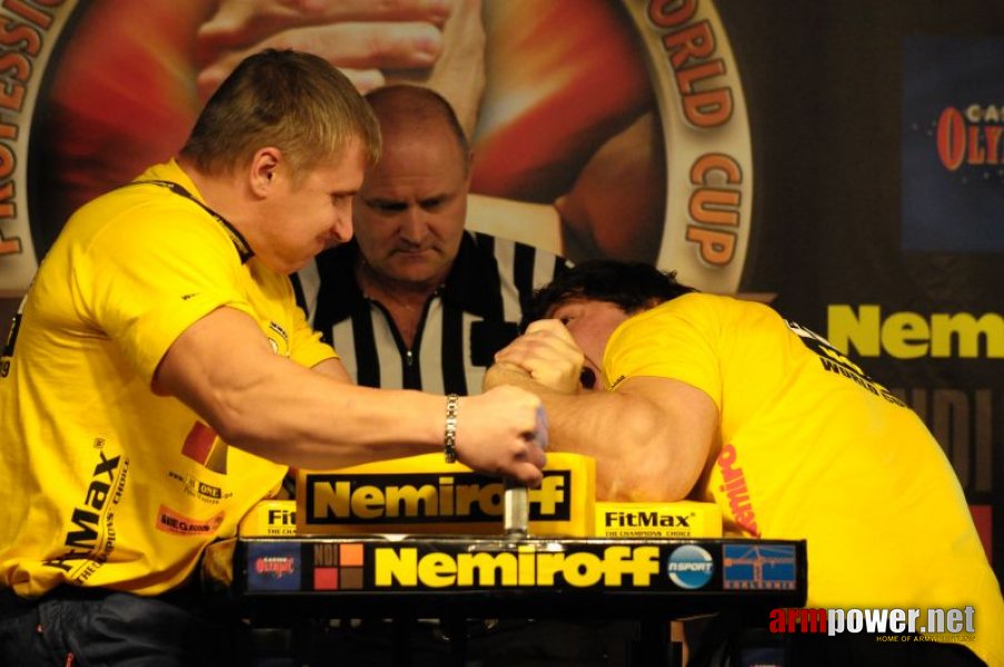 Nemiroff 2009 - Day 1 - Left hand # Siłowanie na ręce # Armwrestling # Armpower.net