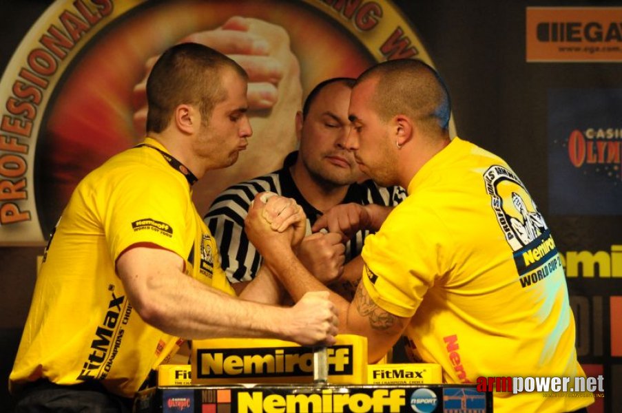 Nemiroff 2009 - Day 1 - Left hand # Siłowanie na ręce # Armwrestling # Armpower.net