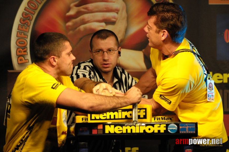 Nemiroff 2009 - Day 1 - Left hand # Siłowanie na ręce # Armwrestling # Armpower.net