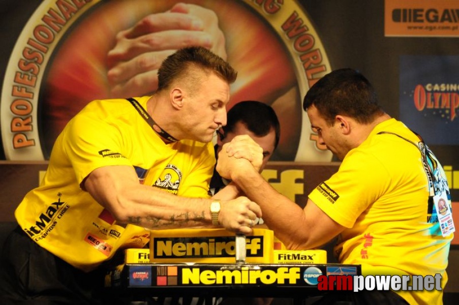 Nemiroff 2009 - Day 1 - Left hand # Siłowanie na ręce # Armwrestling # Armpower.net