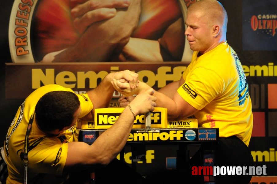 Nemiroff 2009 - Day 1 - Left hand # Siłowanie na ręce # Armwrestling # Armpower.net