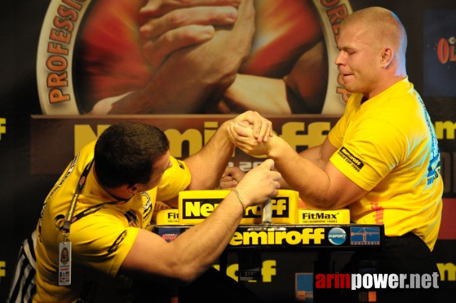 Nemiroff 2009 - Day 1 - Left hand # Siłowanie na ręce # Armwrestling # Armpower.net