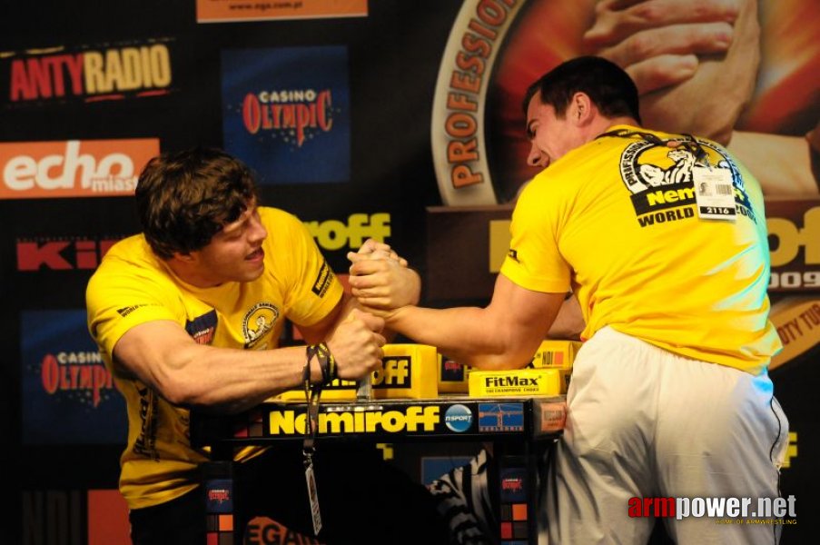 Nemiroff 2009 - Day 1 - Left hand # Siłowanie na ręce # Armwrestling # Armpower.net