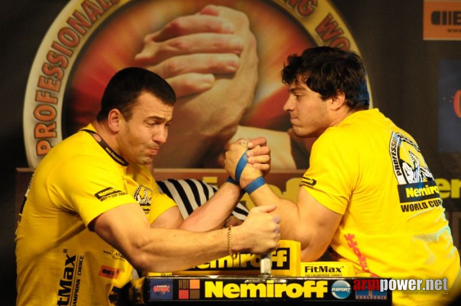 Nemiroff 2009 - Day 1 - Left hand # Siłowanie na ręce # Armwrestling # Armpower.net