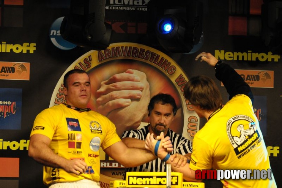 Nemiroff 2009 - Day 1 - Left hand # Siłowanie na ręce # Armwrestling # Armpower.net