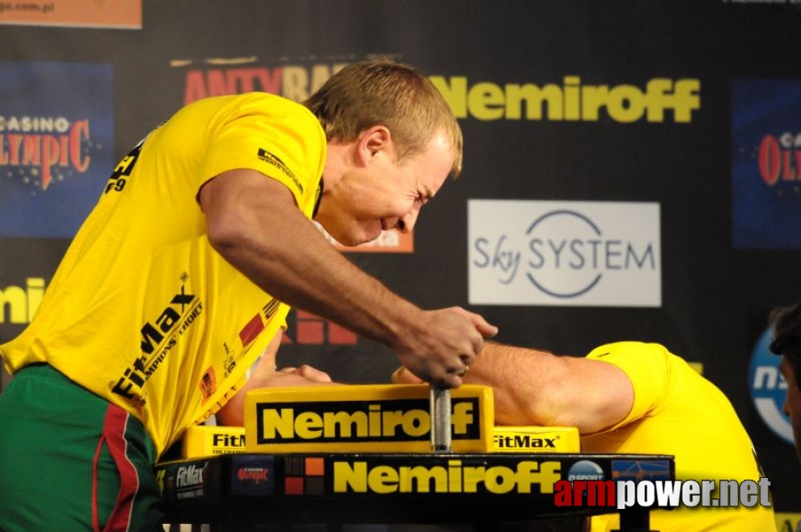 Nemiroff 2009 - Day 1 - Left hand # Siłowanie na ręce # Armwrestling # Armpower.net