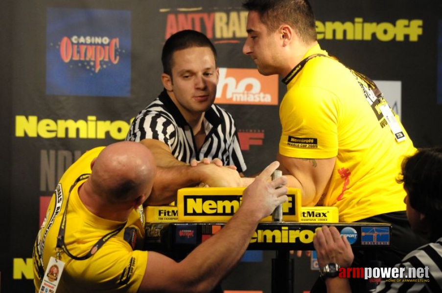 Nemiroff 2009 - Day 1 - Left hand # Siłowanie na ręce # Armwrestling # Armpower.net