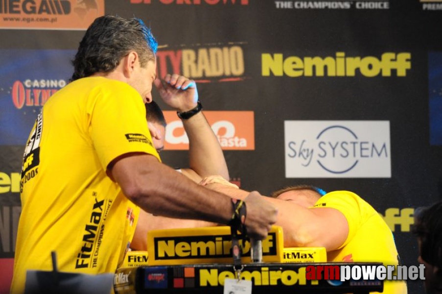 Nemiroff 2009 - Day 1 - Left hand # Siłowanie na ręce # Armwrestling # Armpower.net