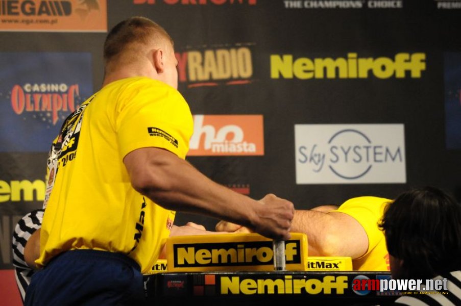 Nemiroff 2009 - Day 1 - Left hand # Siłowanie na ręce # Armwrestling # Armpower.net