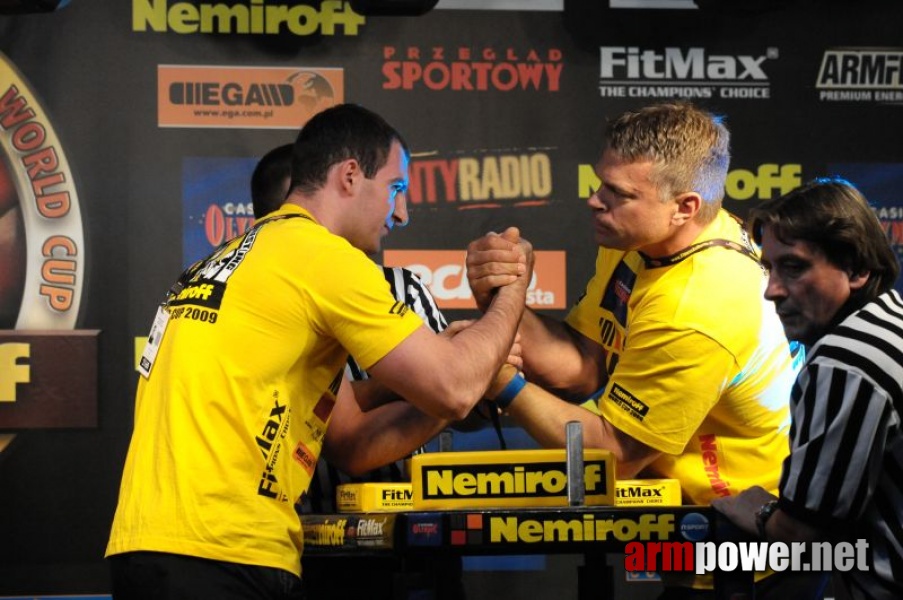 Nemiroff 2009 - Day 1 - Left hand # Siłowanie na ręce # Armwrestling # Armpower.net