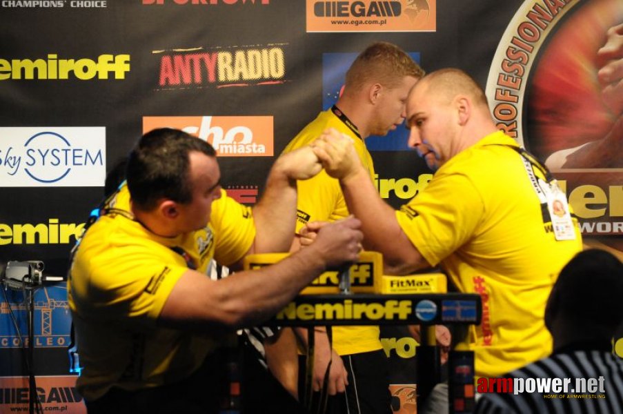 Nemiroff 2009 - Day 1 - Left hand # Siłowanie na ręce # Armwrestling # Armpower.net