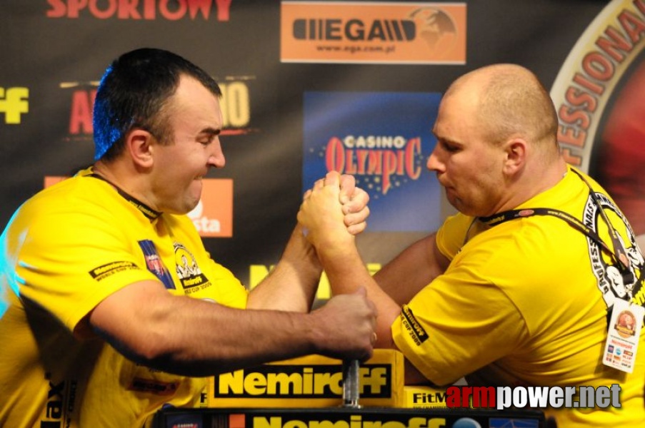 Nemiroff 2009 - Day 1 - Left hand # Siłowanie na ręce # Armwrestling # Armpower.net