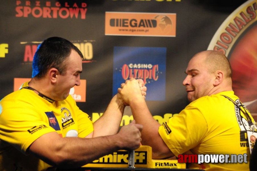 Nemiroff 2009 - Day 1 - Left hand # Siłowanie na ręce # Armwrestling # Armpower.net